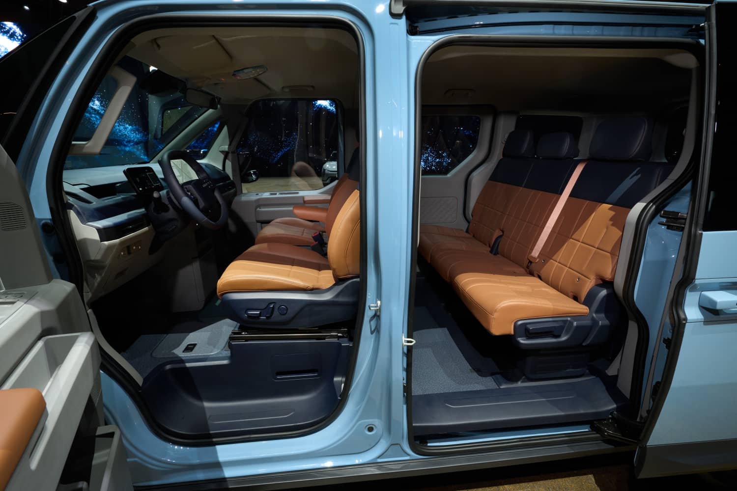 Kia's-first-electric-van-PV5